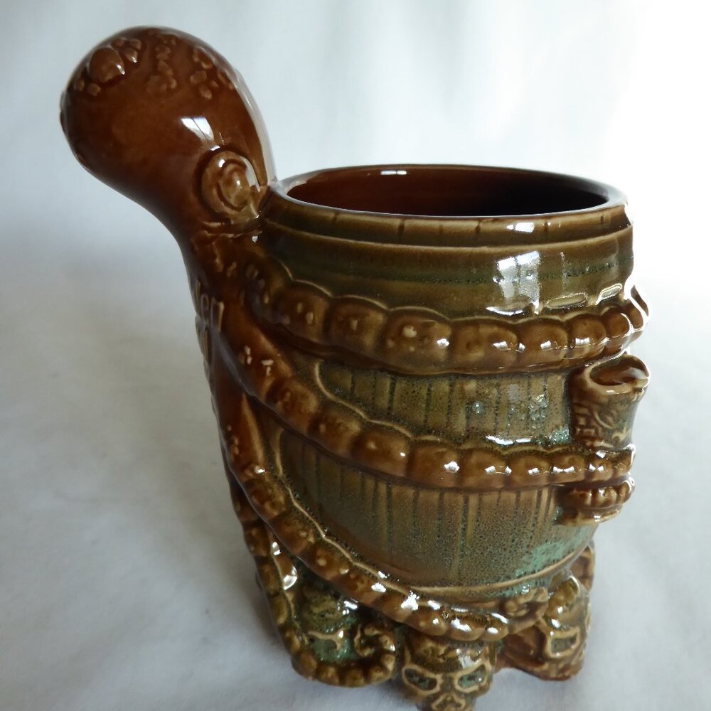 NEW 2014 FORBIDDEN ISLAND ALAMEDA CA DOUG HORNE OCTOPUS RUM BARREL TIKI MUG